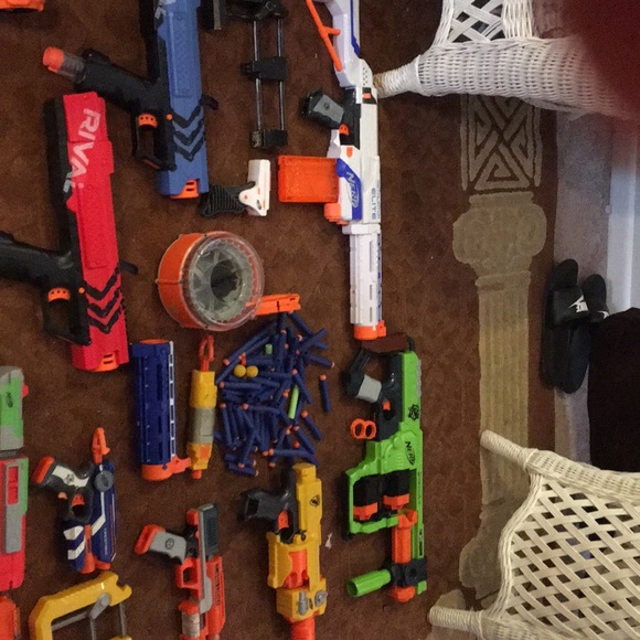 Nerf guns 100+ Bullets 9 Attachments 11+ guns - Picture 4 of 5